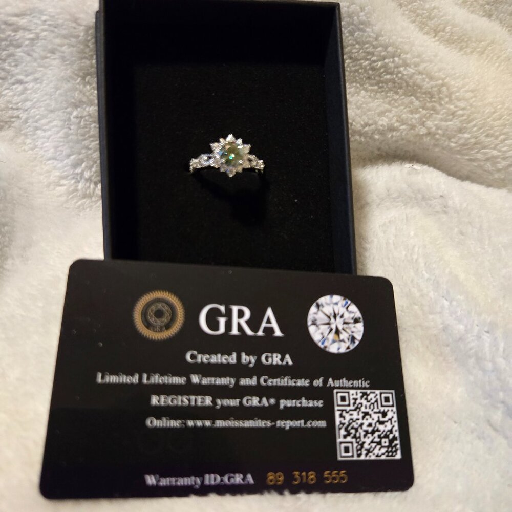 New Elegant 1 Carat Moissanite Snowflake Ring - S925 Sterling Silvery - Picture 1 of 3